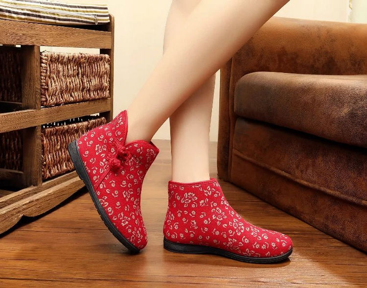 Bắc Kinh cũ thu đông cao để giúp giày cotton nữ cộng với nhung chống trơn hoa trung và già 2018 mới mềm mại có đầu tròn tròn để giữ ấm giày the thao nữ màu trắng