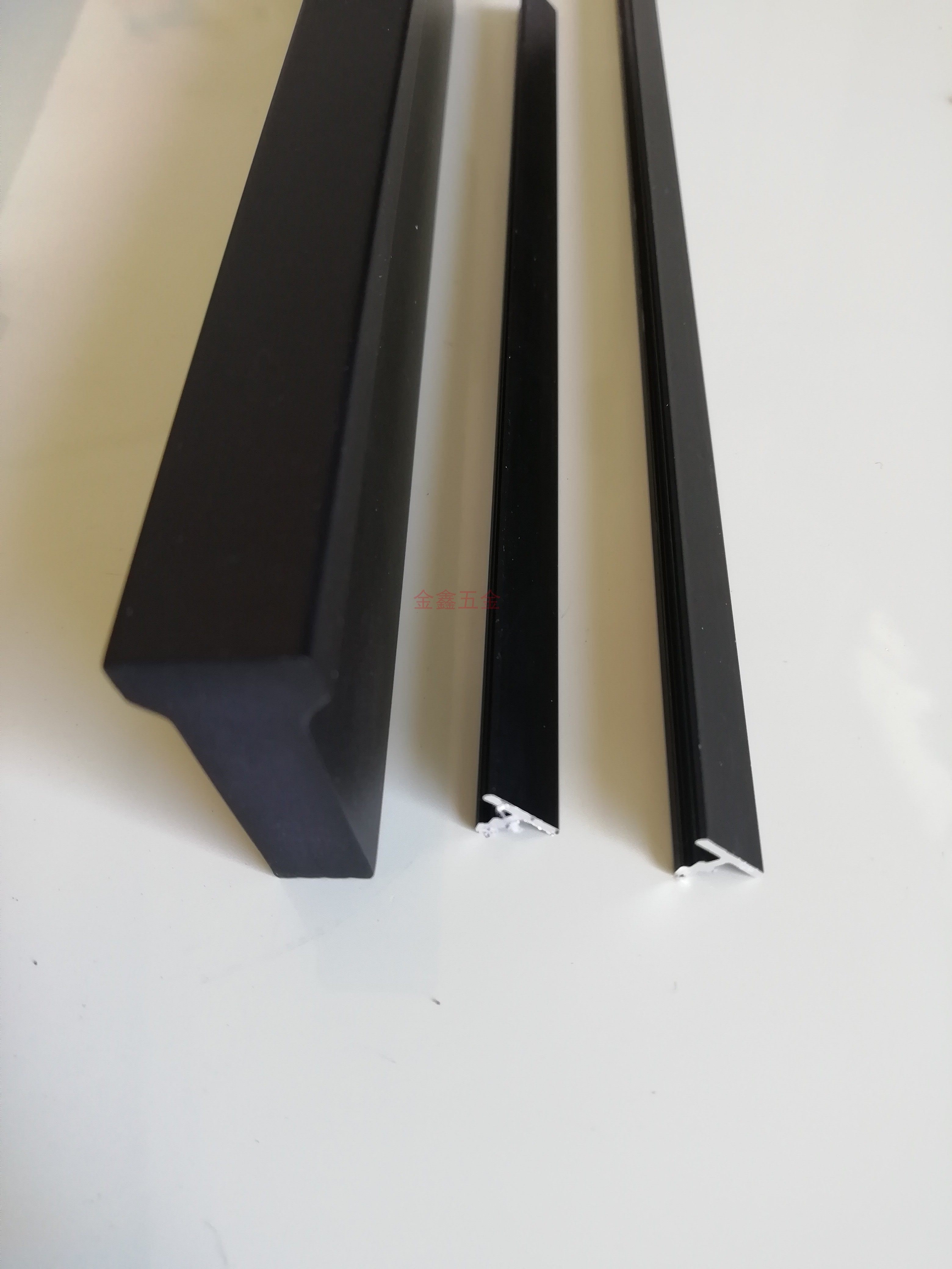 Modern light extravagant cabinet door aluminium alloy long handle wardrobe cabinet door handle Ming fit T-pull handle 1 1 m 1 2 m