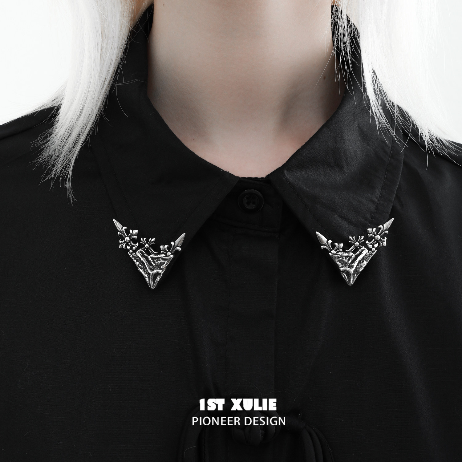 1STXULIE Distressed Iris Collar Brooch Shirt Collar Clip Original Niche Design High-End Unique Sweet and Cool