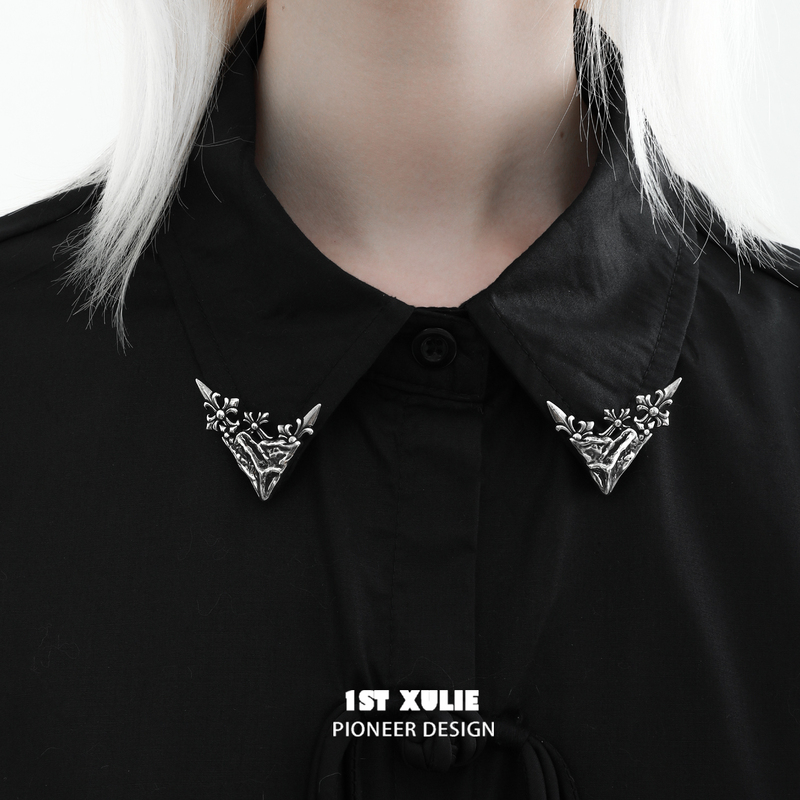 1Stxulie Vintage Iris Collar Brooch Shirt Collar Clip Original Niche Design High-End Unisex Sweet Cool