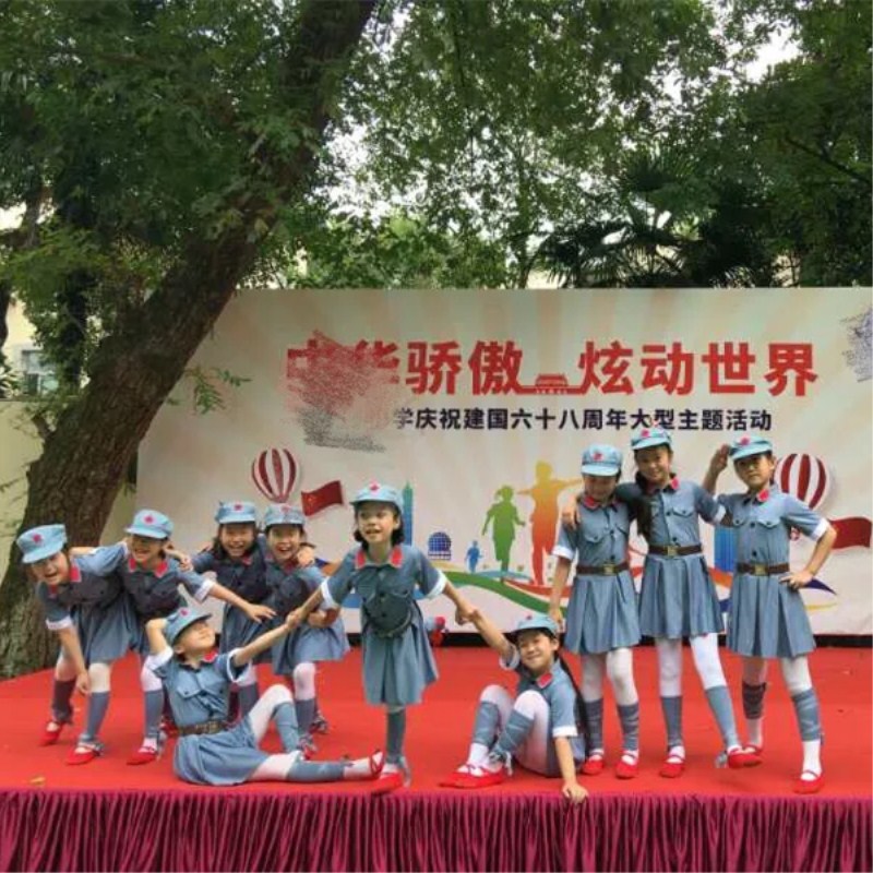 Trẻ em lấp lánh màu đỏ ngôi sao khiêu vũ trang phục hợp xướng quân đội màu đỏ phù hợp với đồng phục nhỏ quần dài tay kéo dài chân nam nữ - Trang phục cửa hàng quần áo trẻ em
