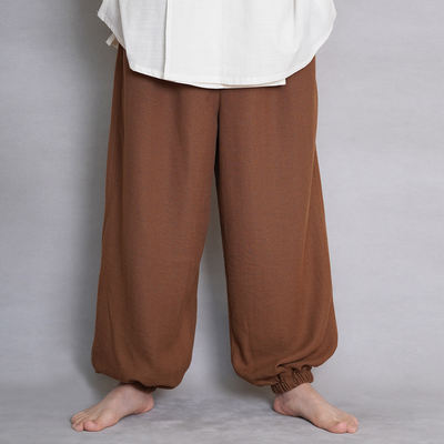Qingshan has gradually improved the loose-fitting style of daily Hanfu, wide-crotch pants, and plain-colored traditional Chinese fabric lantern pants for both men and women in spring and autumn