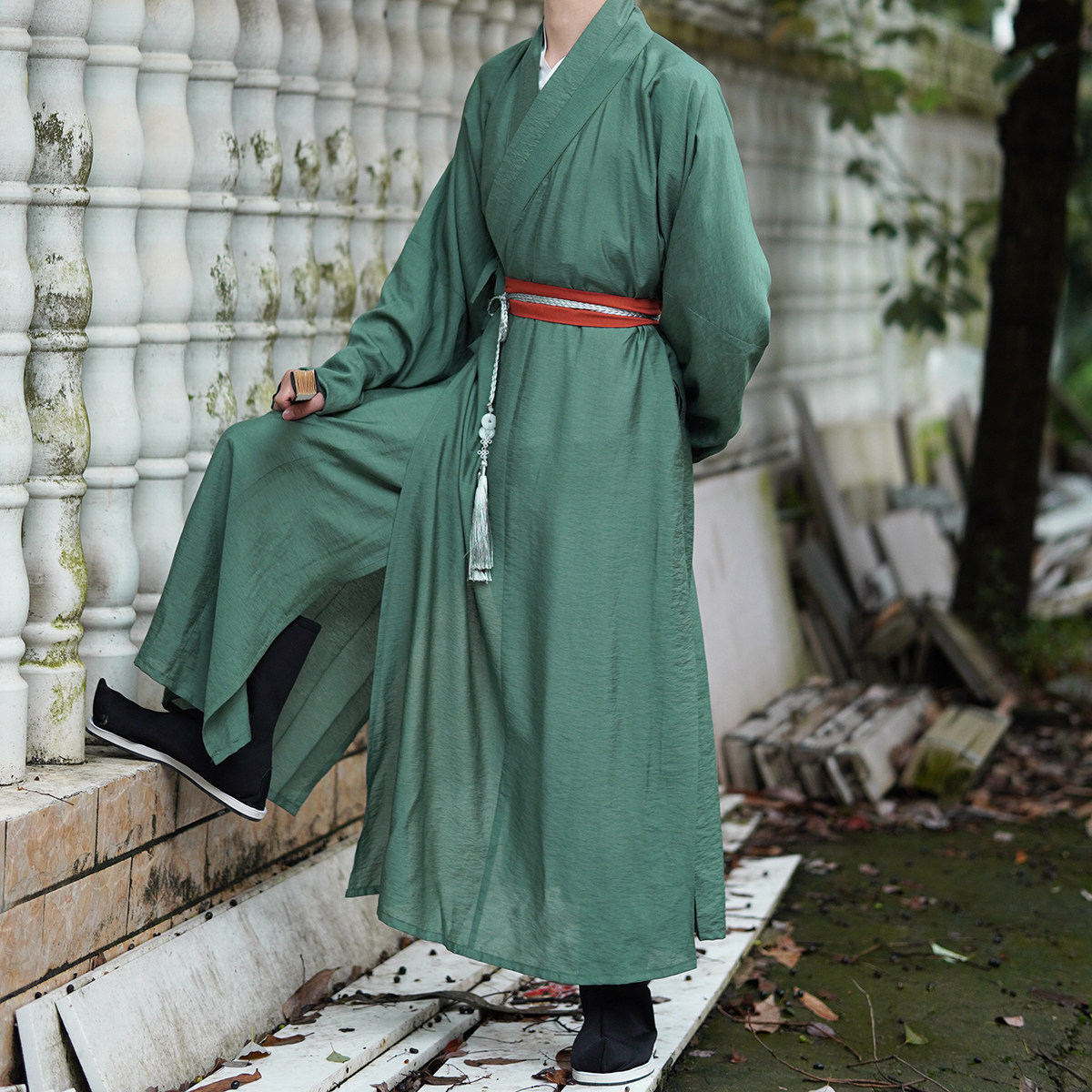 青山渐明制汉服交领直裰为何成为国风服饰新宠?适合哪些场合穿?-汉服-淘宝好物网