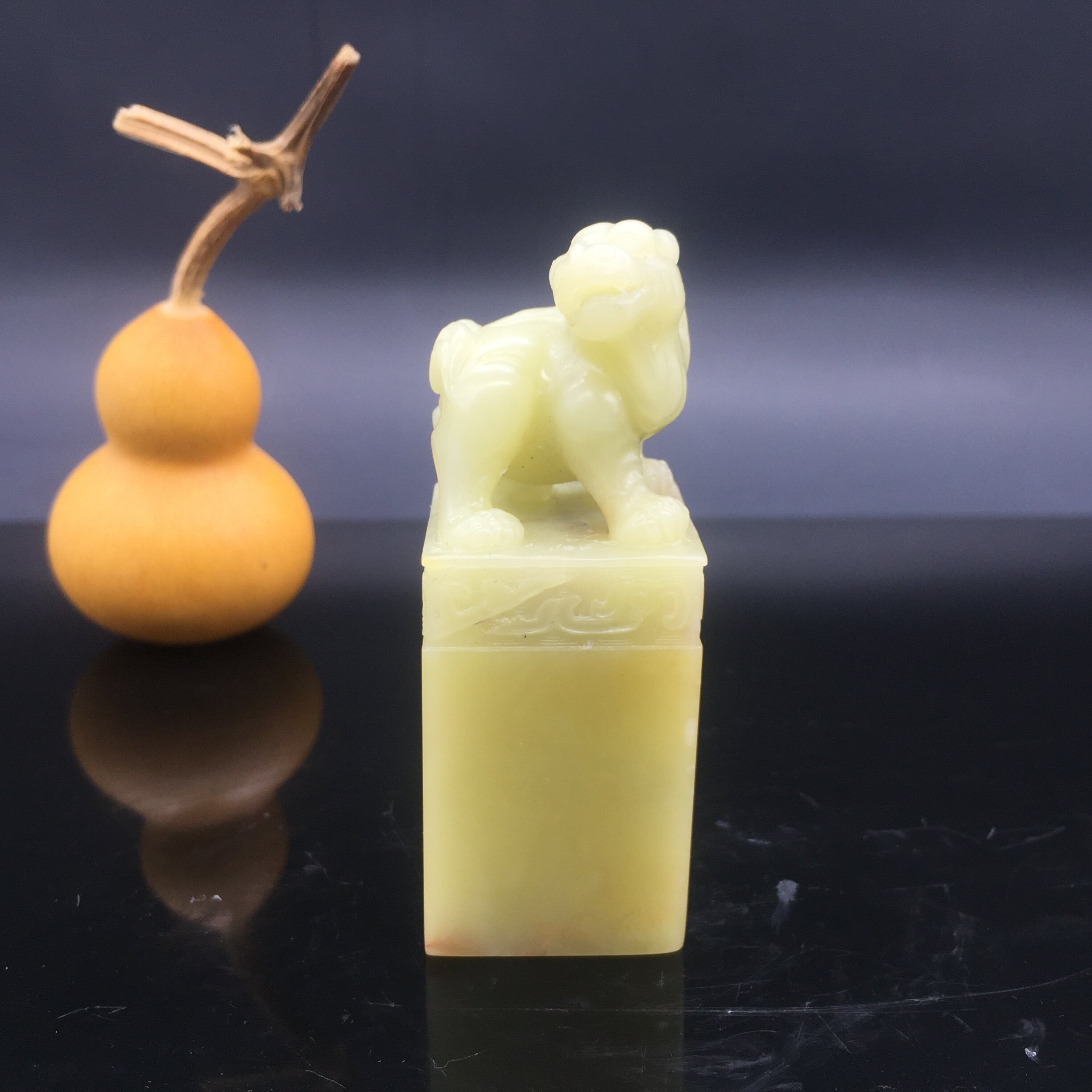 Qingtian stone Sealed door cauliflower yellow Ancient beast button Gold and stone seal carving Calligraphy and painting free seal Seal stone