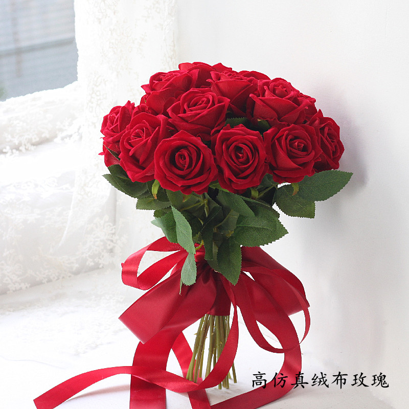 Chinese dragon and phoenix hanging show and bride married big red hands to take poetry and poetry wedding with the same high-quality suede roses