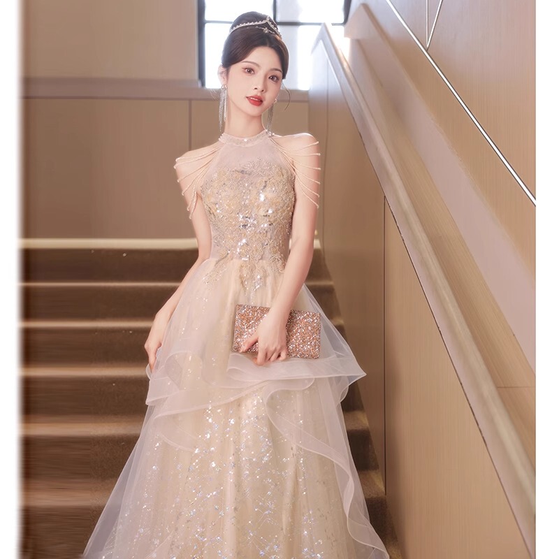 Champagne-Colored Halter-Neck Evening Dress for 18-Year-Old Coming-Of-Age Ceremony, Dignified and Elegant Hostess Attire, Piano Performance Dress, Conductor's Uniform Champagne-Colored Halter-Neck Evening Dress for 18-Year-Old Coming-Of-Age Ceremony, Dignified and Elegant Hostess Attire, Piano Performance Dress, Conductor's Uniform
