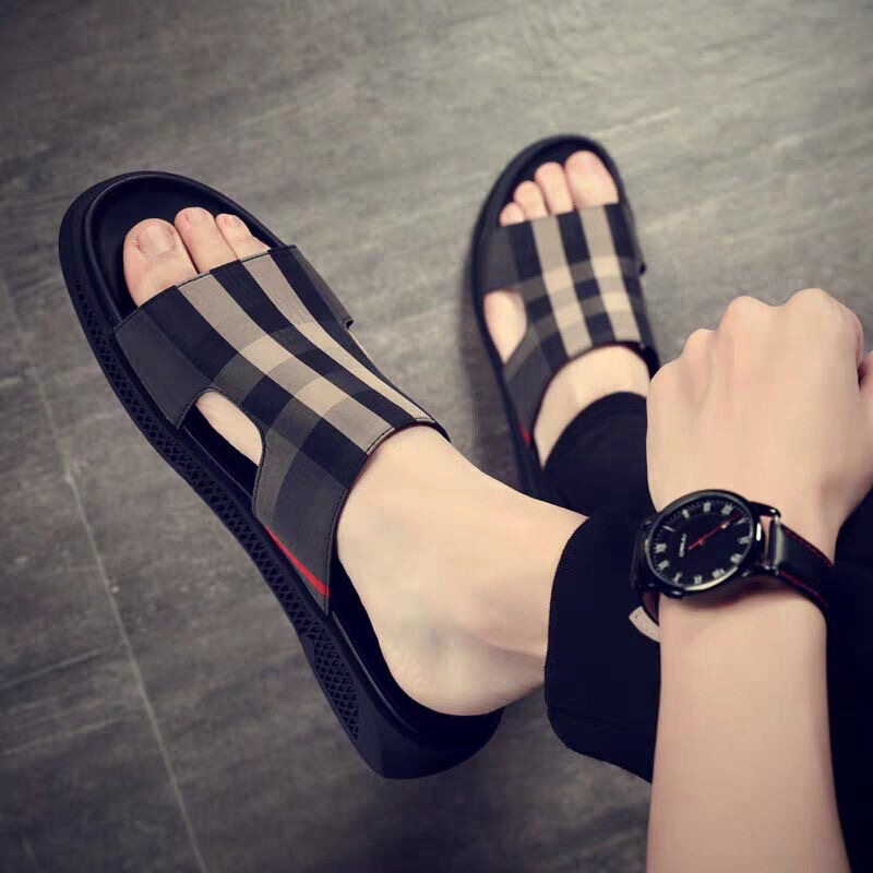 2026 New Summer Slippers for Men, Outdoor Sandals, Men's Dual-Wear Sandals, Driving Korean Style Trendy Slip-On Slippers, Non-Slip