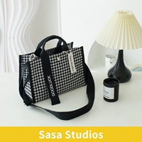 Тысячи сетки птиц (доска до борта) косо