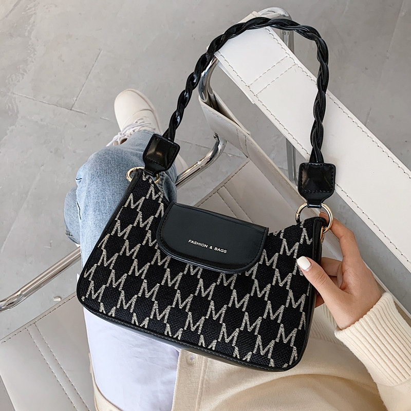 Net red French niche small bag women's bag 2020 autumn and winter new trendy all-match one-shoulder underarm bag fashion messenger bag