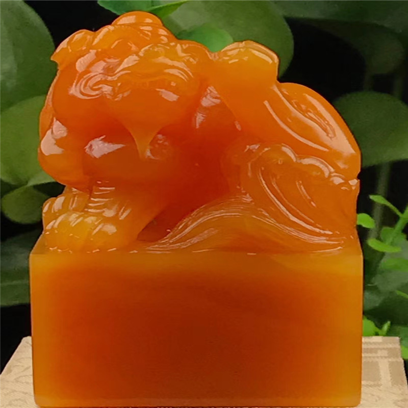 Northern Laos Tian Huangshi seal to draw money PI xiu pendant ornaments Shoushan Tian Huang crystal ancient beast Changhua chicken blood