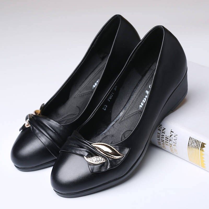 Mom's Shoes, Soft-Soled, Comfortable Spring and Summer Flats for Women, Breathable 2024 Casual Soft Leather Work Shoes, Leather Shoes for Middle-Aged and Elderly Women