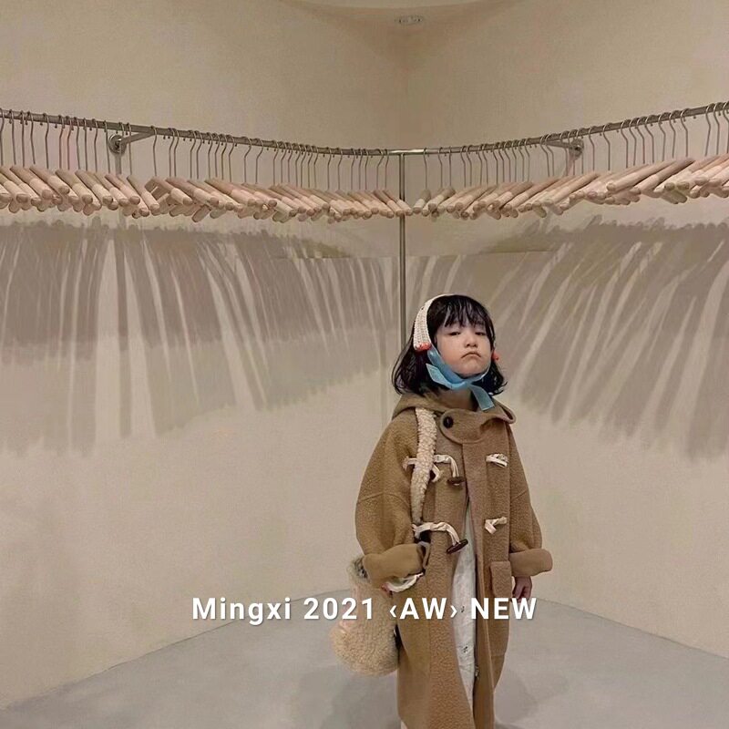 2021 autumn and winter girls' foreign pie jacket children's horn buttons for children in big clothes children with long version of even cap fur