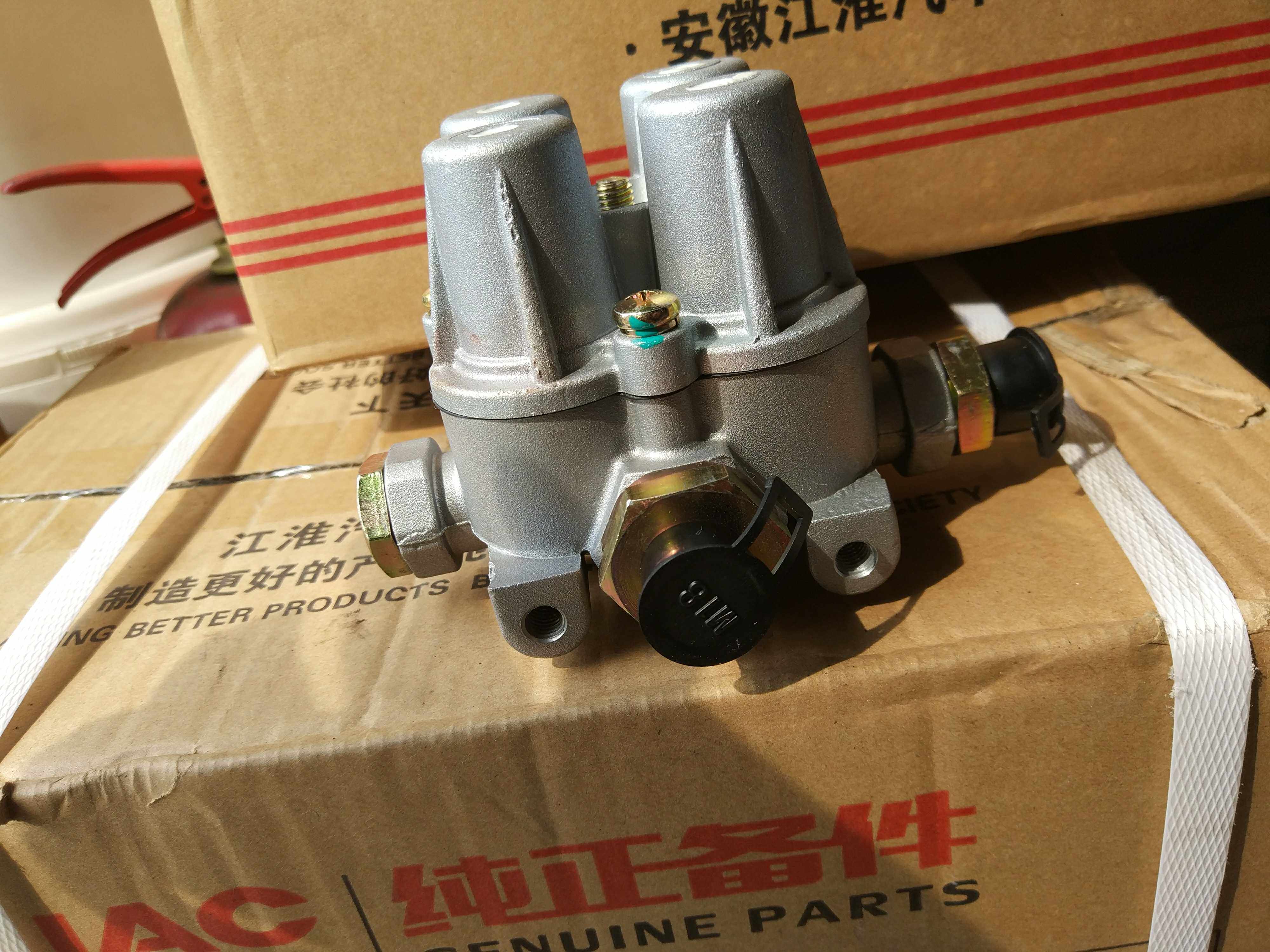 Fukuda Olympic Dongfeng Dolika Jianghuai Little Liberation Various Ruili Four - loop Protection Valve