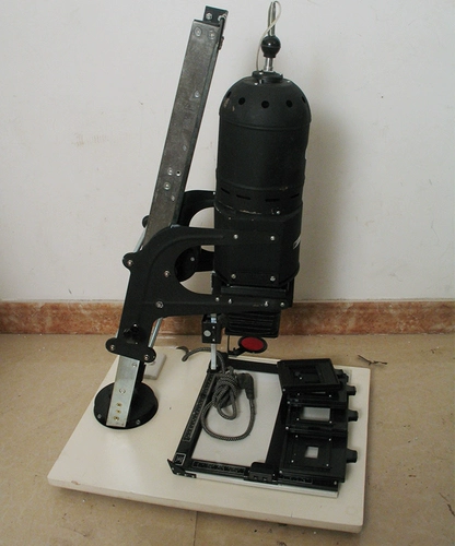 Шанхайский мост -гоя в мосту с черно -белым магнитом