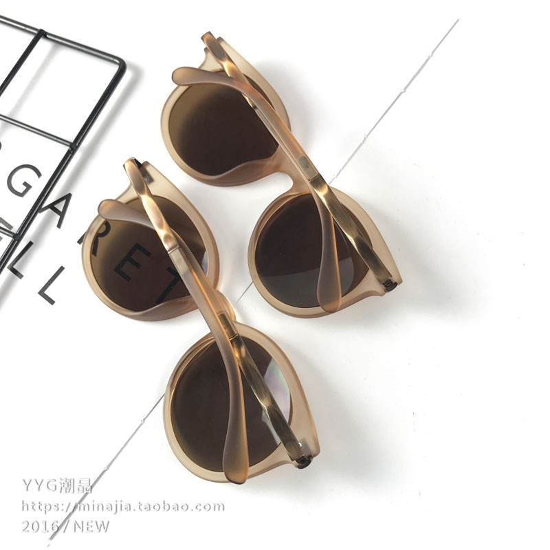 Kính râm retro mới 2017 đơn sắc mờ hộp lớn kính màu nâu tròn mặt kính râm Fan Zhi Kiều với kính râm nữ kính râm nam