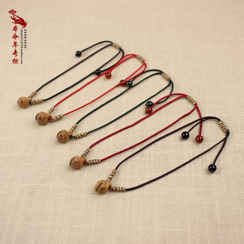 Năm linh thiêng của quỷ dữ, chạm khắc gỗ gụ tự nhiên, chuông đầu hổ, dệt tay, dây thừng đầy màu sắc, vòng chân vòng chân cho nữ