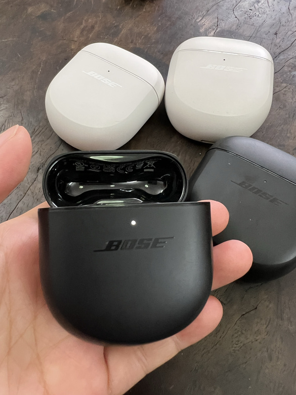 Bose Quietcomfort Ii Noise-Cancelling Bluetooth Headphones Charging Case Replacement for Left and Right Earpieces, Genuine Quietcomfort Bose Quietcomfort Ii Noise-Cancelling Bluetooth Headphones Charging Case Replacement for Left and Right Earpieces, Genuine Quietcomfort