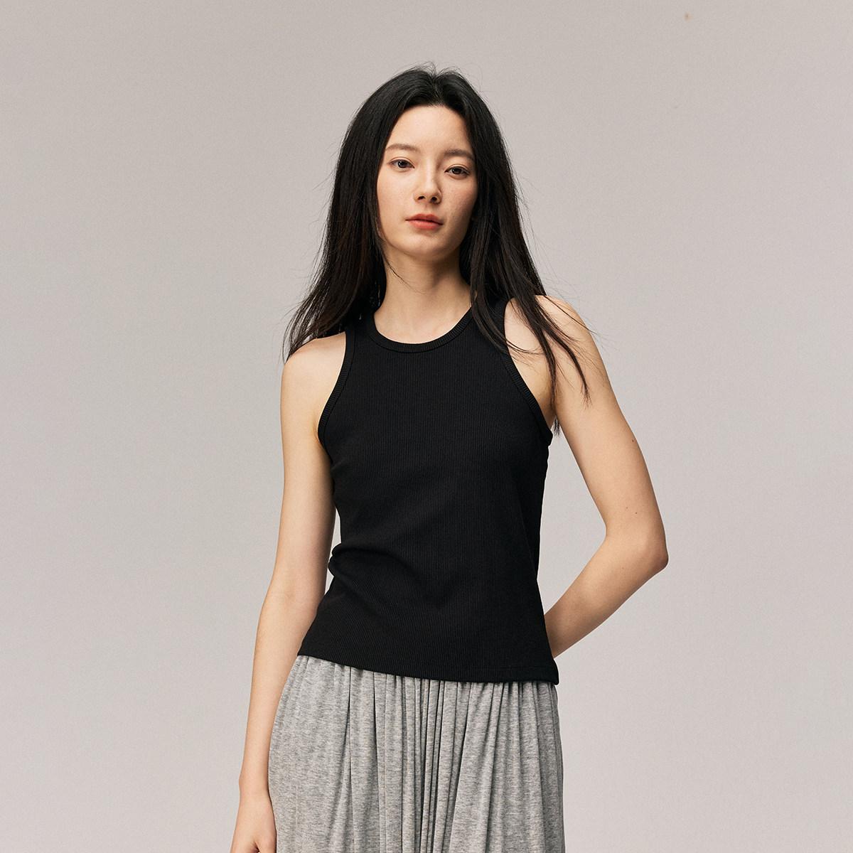 INOUTHRQ2026 Summer New Round Neck sleeveless short fitted knitted vest top