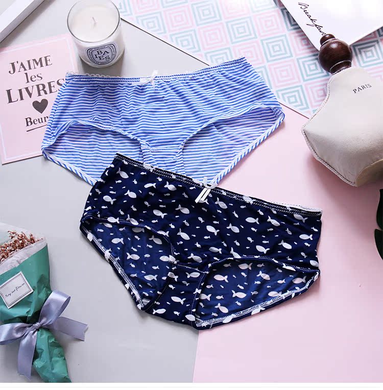 Đồ lót của cô gái mềm mượt không có dấu vết của băng lụa của phụ nữ quần lót lụa