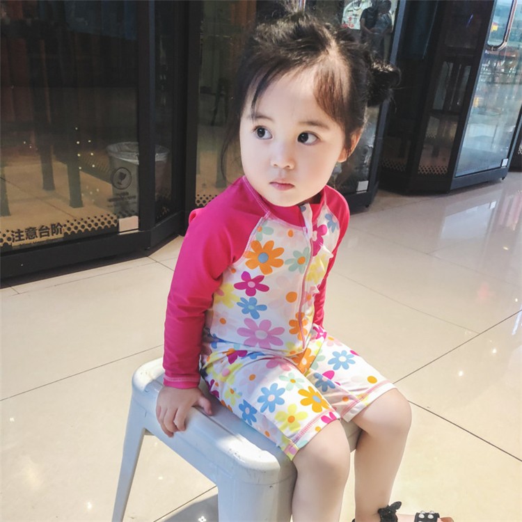 Mới bé in hoa áo tắm Cô gái bé Xiêm bãi biển chống nắng ấm phù hợp với bộ đồ có mũ - Đồ bơi trẻ em đồ bơi cho bé trai