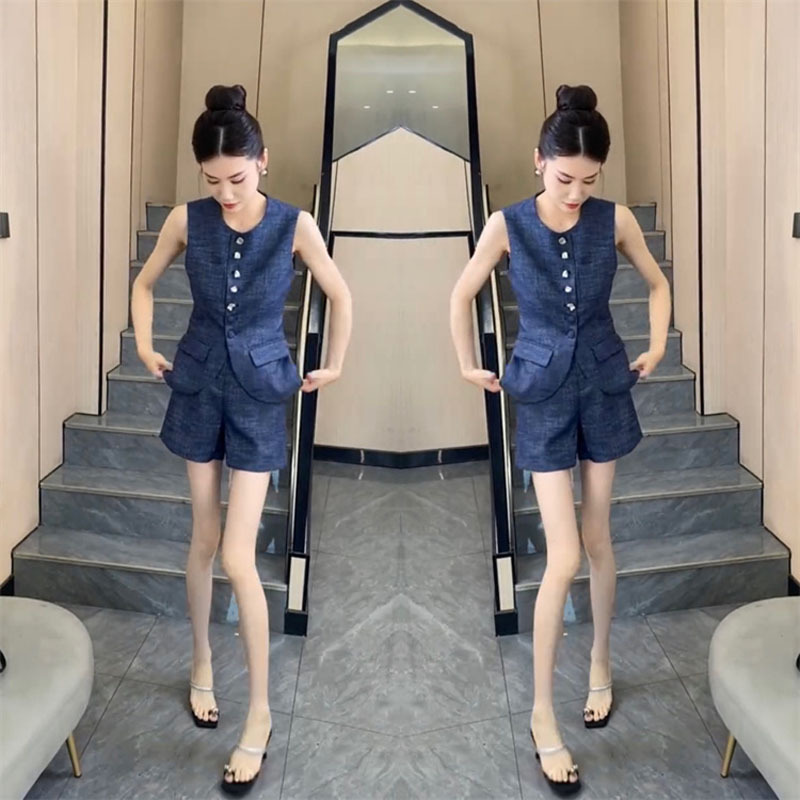 Simple and Professional Workplace Fashion Set 2024 Summer New Solid Color Round Neck Sleeveless Vest + Slimming Shorts
