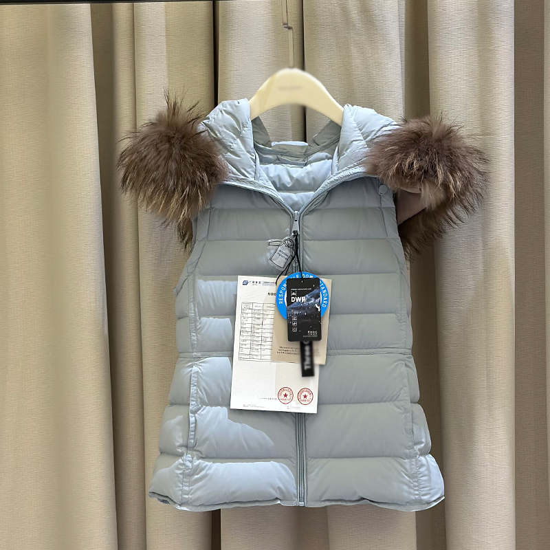 Three-Proof 95% White Duck down Raccoon Fur Collar Hooded down Jacket Vest for Women, Short Slim Fit, Warm Winter Coat Three-Proof 95% White Duck down Raccoon Fur Collar Hooded down Jacket Vest for Women, Short Slim Fit, Warm Winter Coat