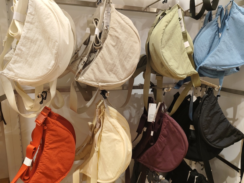 Uniqlo Genuine Women's and Men's Crossbody Dumpling Bag with Adjustable Shoulder Strap 481610 486458