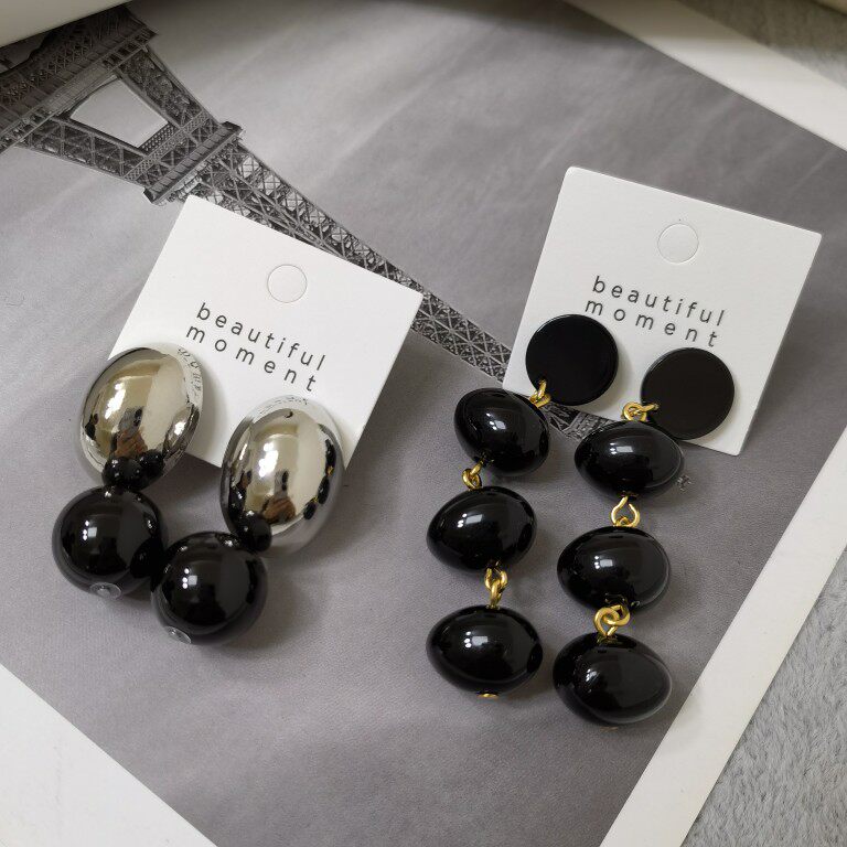 Fashion Black Premium Sense Stud Earrings