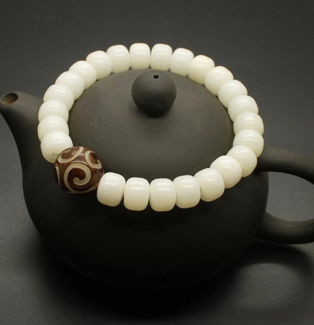 Vòng tay Bodhi trắng tự nhiên đơn giản vòng tay hạt hoang dã nam và nữ cặp vợ chồng trang sức tươi phụ kiện mã não retro vòng tay nam vàng