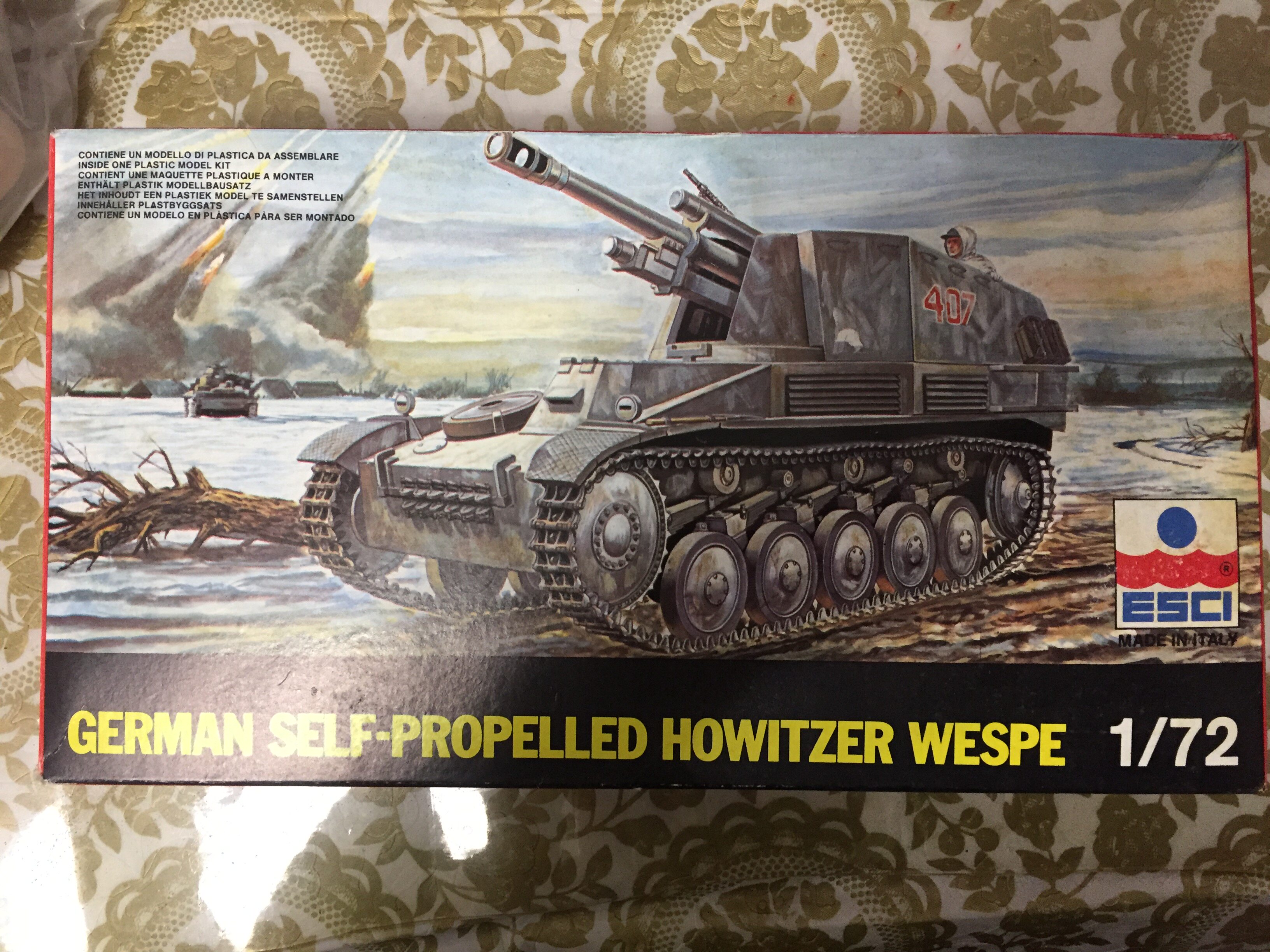 ESCI 1 72 German bees 105mm self - propelled howitzer collection