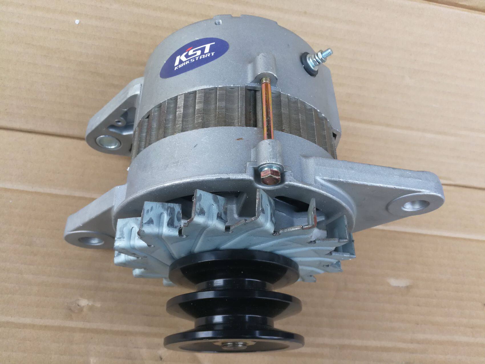 ISUZU 6BG1 generator 1812002493 24V 50A NIKKO NIKKO Motor 035000-3013