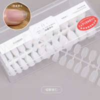 Короткие миндальные накладные ногти