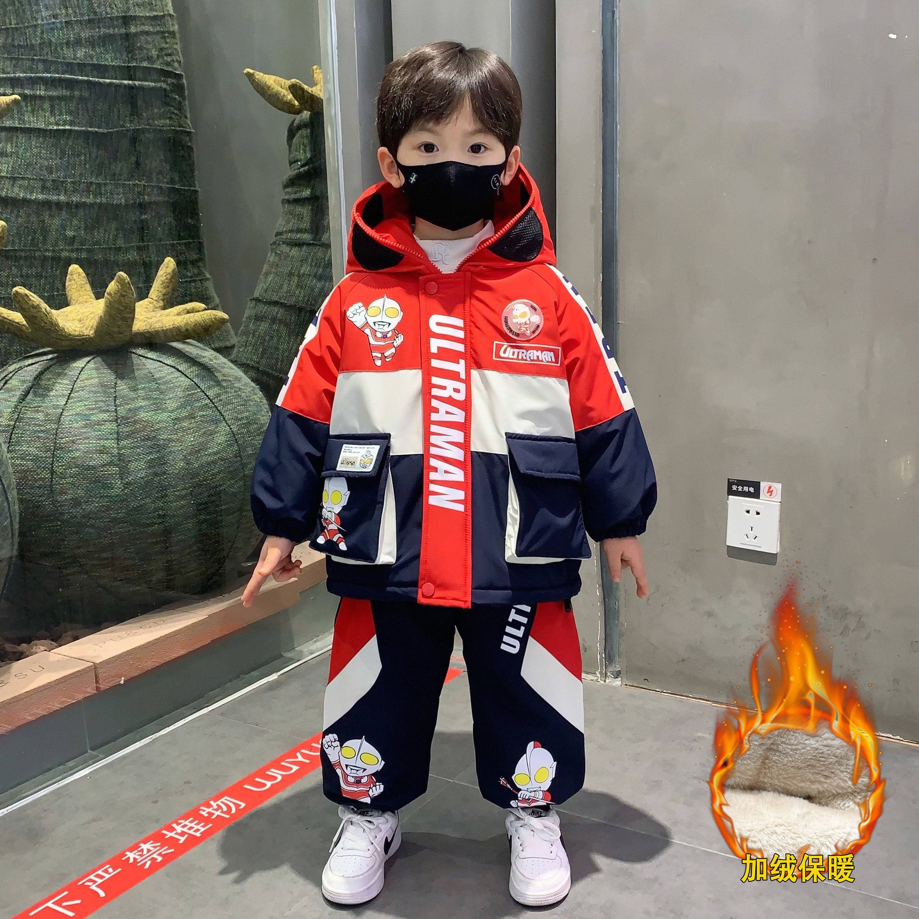 Бархатный костюм Ultraman boys plus, куртка на хлопковой подкладке, новинка 2025 года, красивая детская куртка на хлопковой подкладке, толстая зимняя куртка для мальчиков Изображение 1