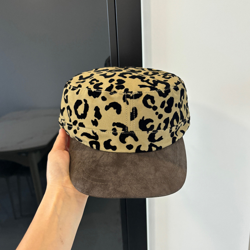 American Retro Street Style Leopard Print Baseball Cap for Women, New Hot Girl Style, Makes Face Look Smaller, Flat Top Hat, Versatile and Elegant Equestrian Hat