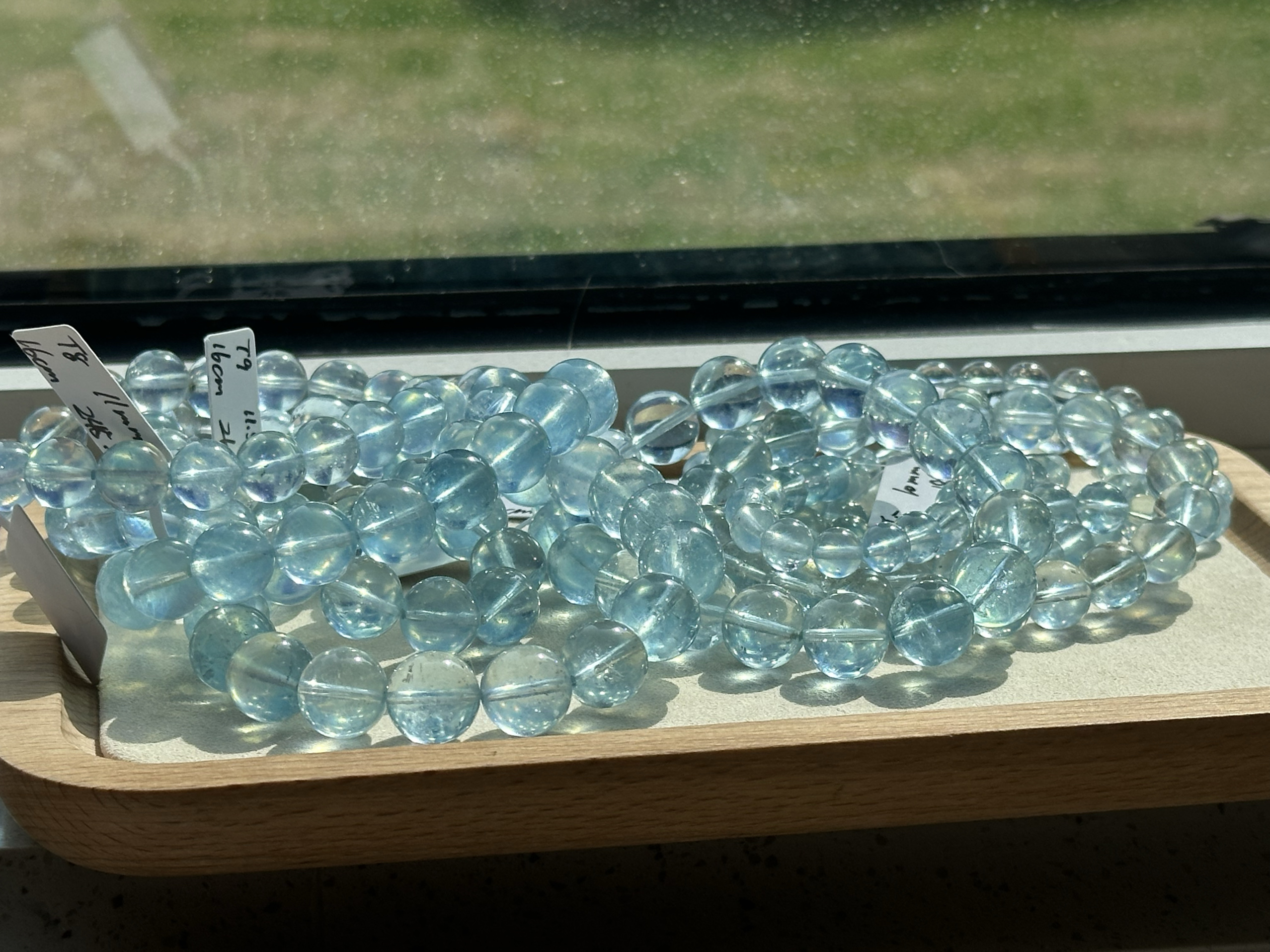 1点、1枚の写真、氷のように透明なアクアマリン、ライトブルーのベリル、シングルループブレスレット