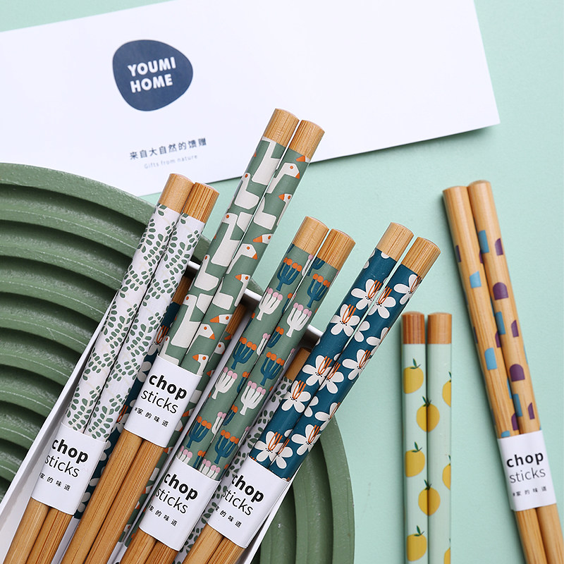 Day style and wind illustrator chopsticks 8 Double gift boxes Fitted Natural Bamboo Pointed Colored Anti-Slip and Creative Home
