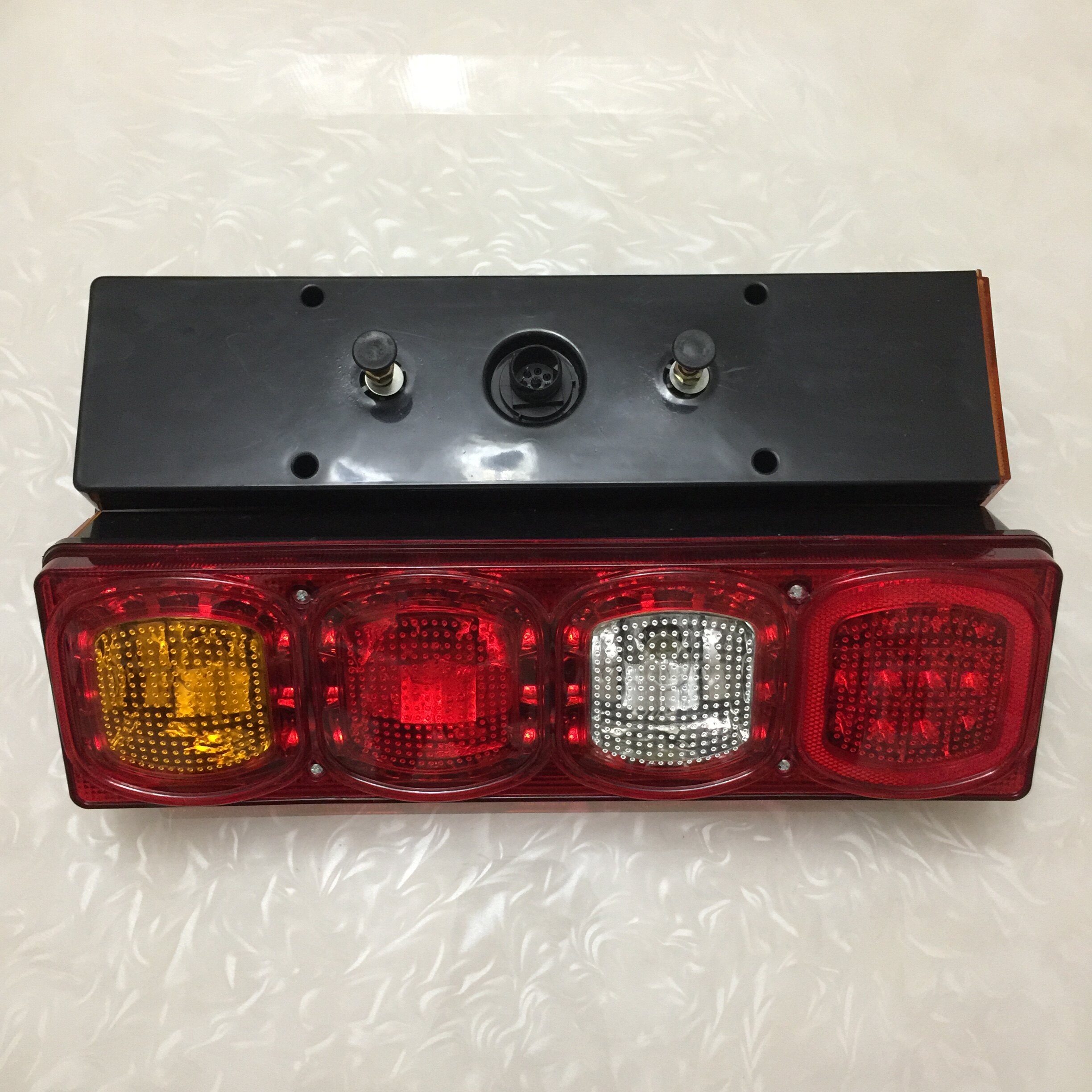 Shaanxi Automobile heavy truck accessories Delong X3000 new original rear tail light assembly M3000F3000LED reversing light