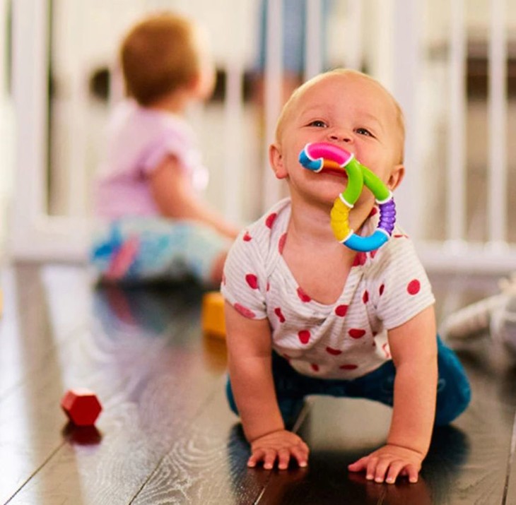 w6248 Parents' Choice Gold Award MUCHKIN Playful Twister Toy 6 months 11