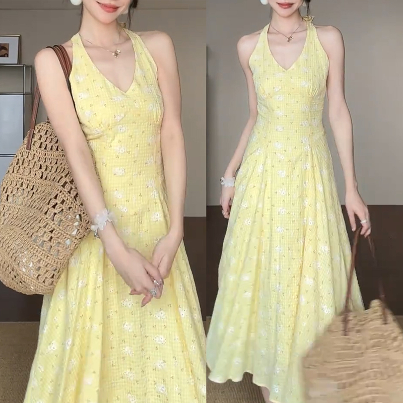 French-Style Floral Halter Neck Dress for Women, Early Summer 2026 New Model, Perfect for Seaside Vacation, Stunning Long Dress