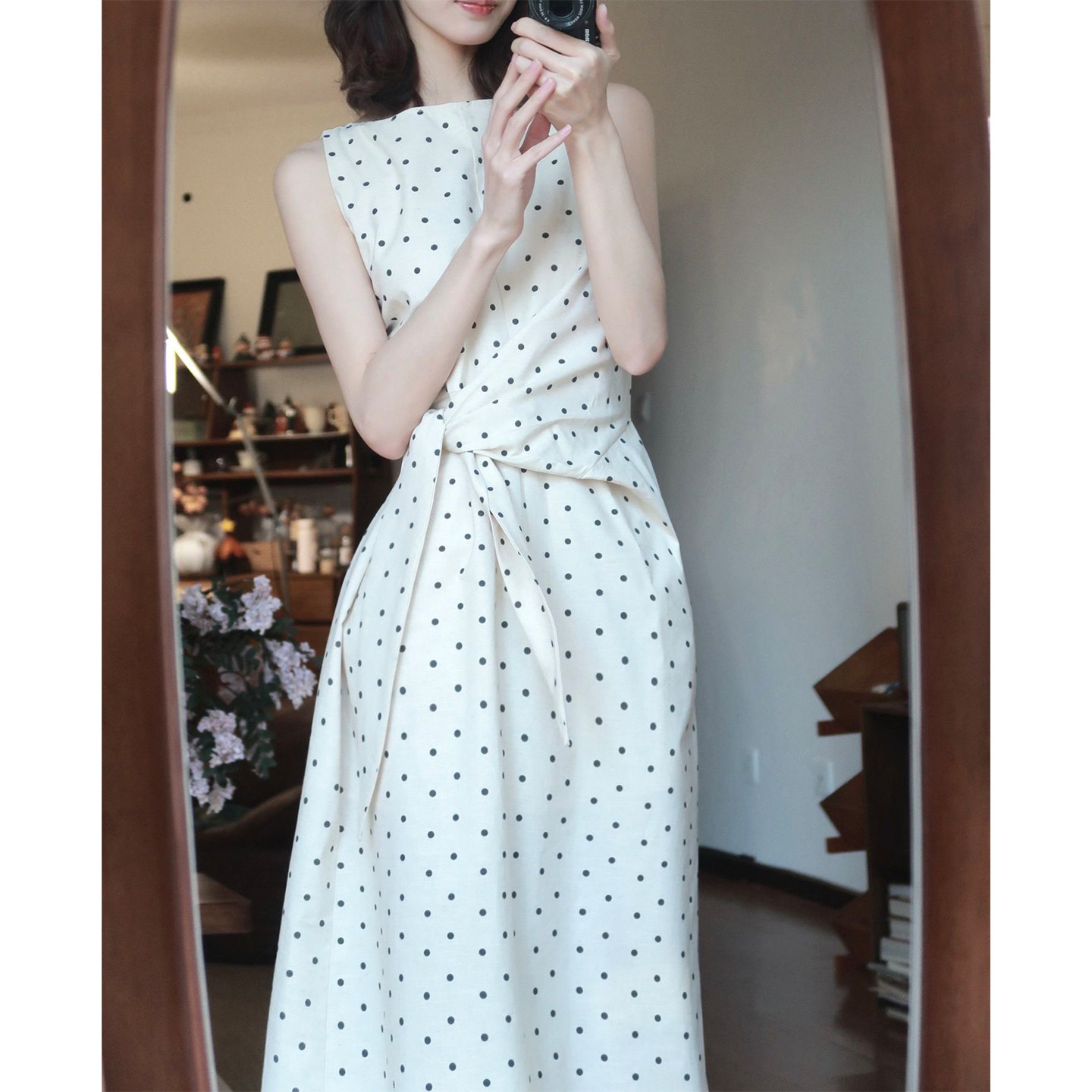 フランス風のエレガントな水玉模様のノースリーブベストドレス（女性用）、2026年夏の新作スタイル、スリムに見えるロングドレス。