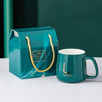 Зеленая одно чашка