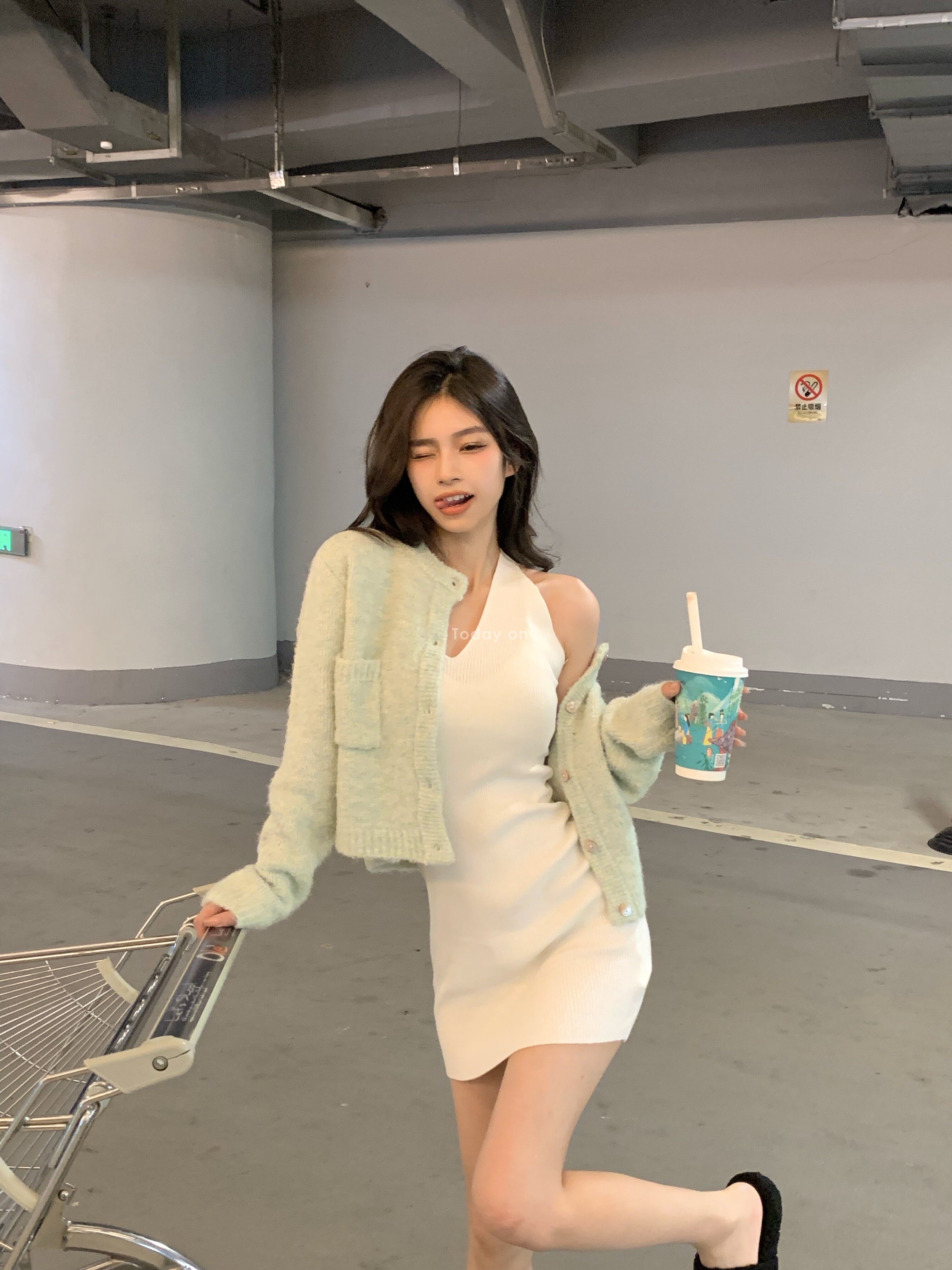 Today on loose round neck single-breasted knitted cardigan women's short all-match soft waxy long-sleeved top coat