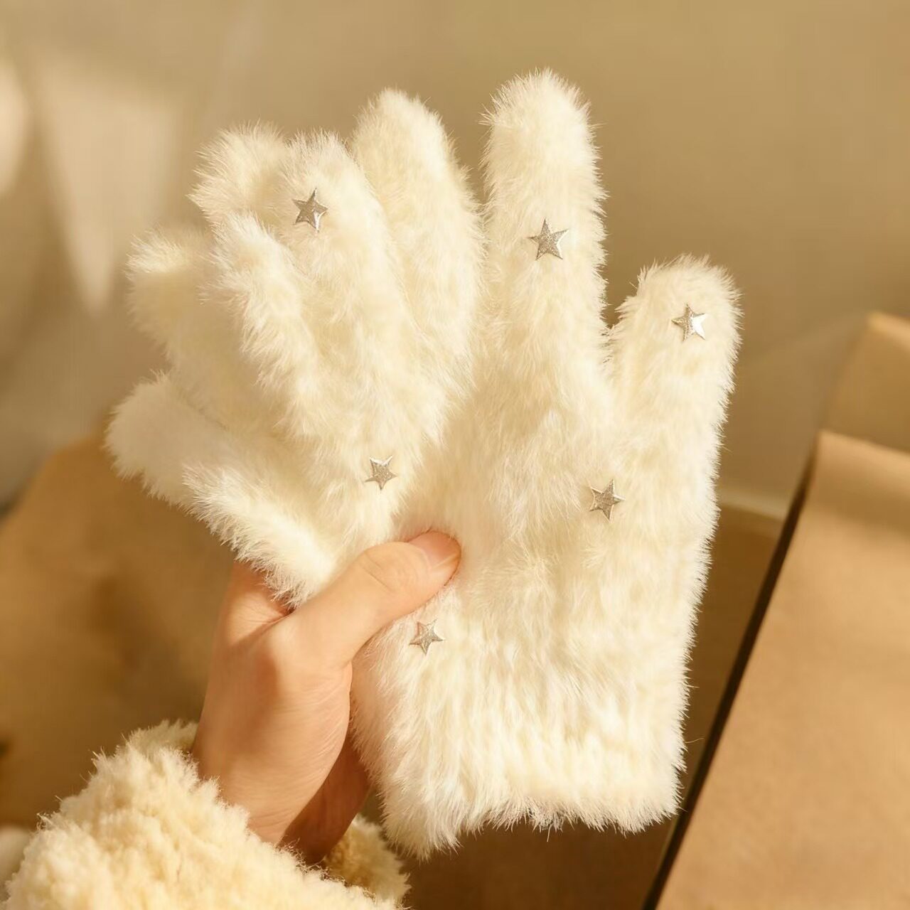 Touchscreen plush star white gloves for women, winter 2025 new style, thickened, warm, five-finger cold protection for cycling.