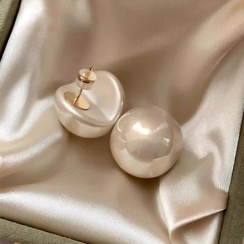 Minimalist Design Pearl Stud Earrings for Women, 2026 Autumn and Winter New Popular Style, Elegant, Simple and Versatile Earrings