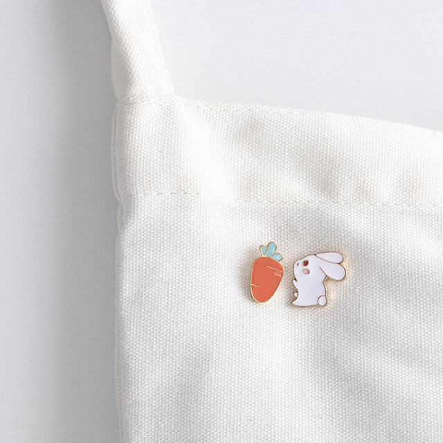 Little Carrot Rabbit Brooch Collar Buckle Anti-exposure Badge Fixed Waistband Change Small Artifact Collar Pin Accessory Women