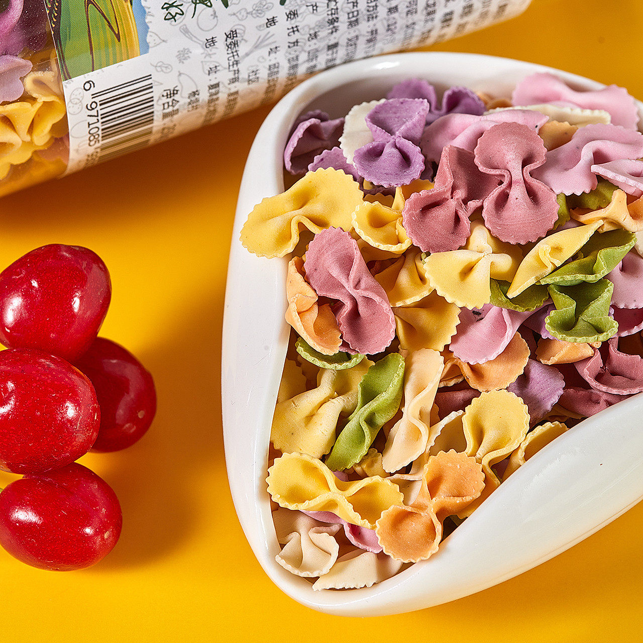 Butterfly noodles, fruits and vegetables, vegetables, baby noodles, children's handmade food nutrition noodles, fruit and vegetable noodles