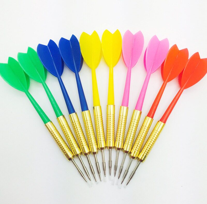 送料無料、耐久性のある針型ダーツ10本入りで15元。一体成型のプラスチック製ダーツで、競技会、結婚式、風船割りなどに最適です。