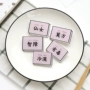 Phim hoạt hình acrylic Text Label Badge Candy Màu sắc cá tính Văn bản Trâm Nữ Quần áo Huy hiệu trang trí Phụ kiện Q huy hiệu cài áo dễ thương