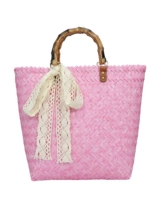 Розовый, большого размера (обращайтесь в магазин, чтобы приобрести шелковый шарф)