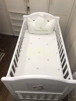 Кровать из белой серой звезды